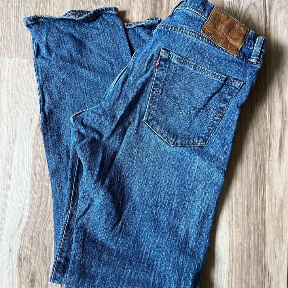 Levi's Men's Classic Blue Straight Jeans with Brown Leather Patch